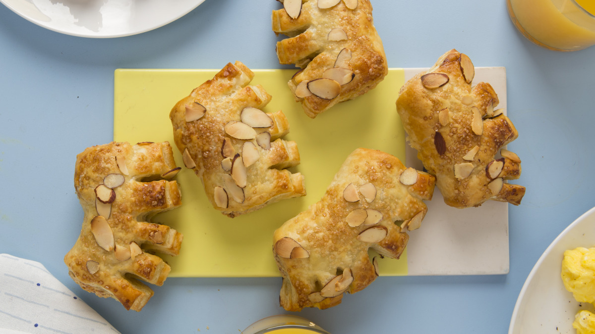 almond-bear-claws-recipe