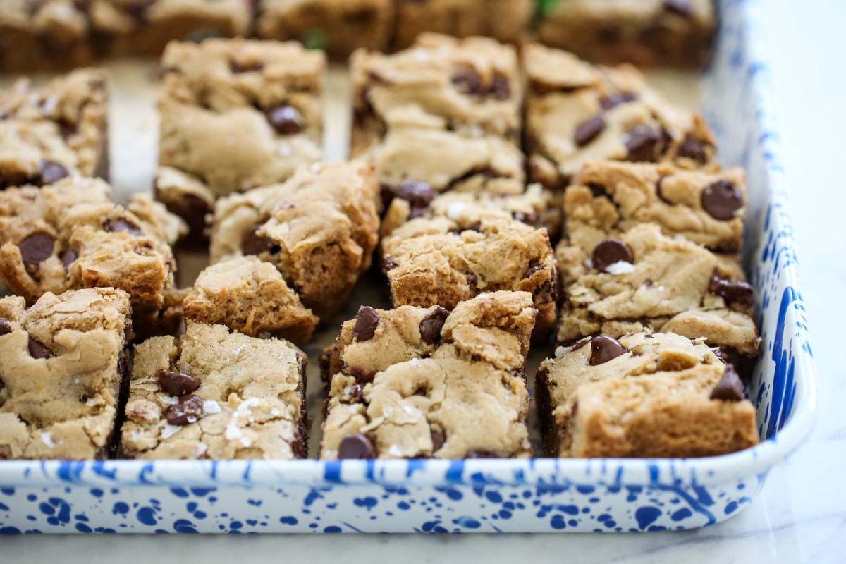 dark-chocolate-chip-cookie-bars-recipe