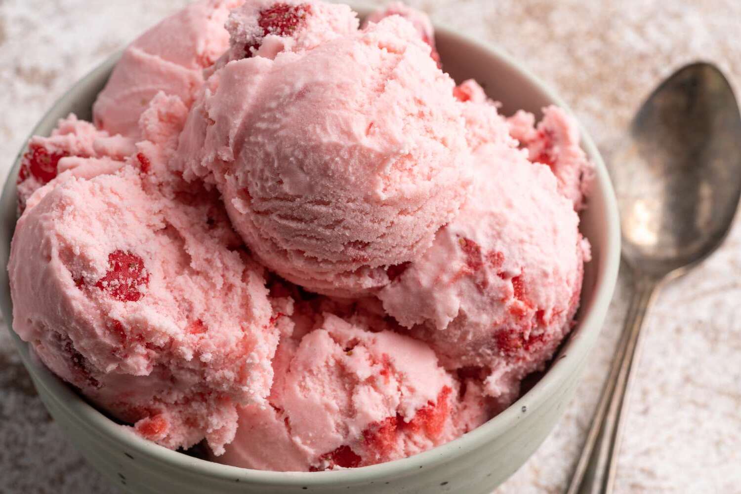 eggless-strawberry-ice-cream-recipe