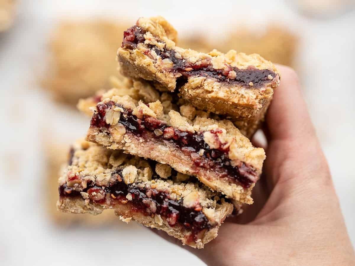 raspberry-oatmeal-cookie-bars-recipe