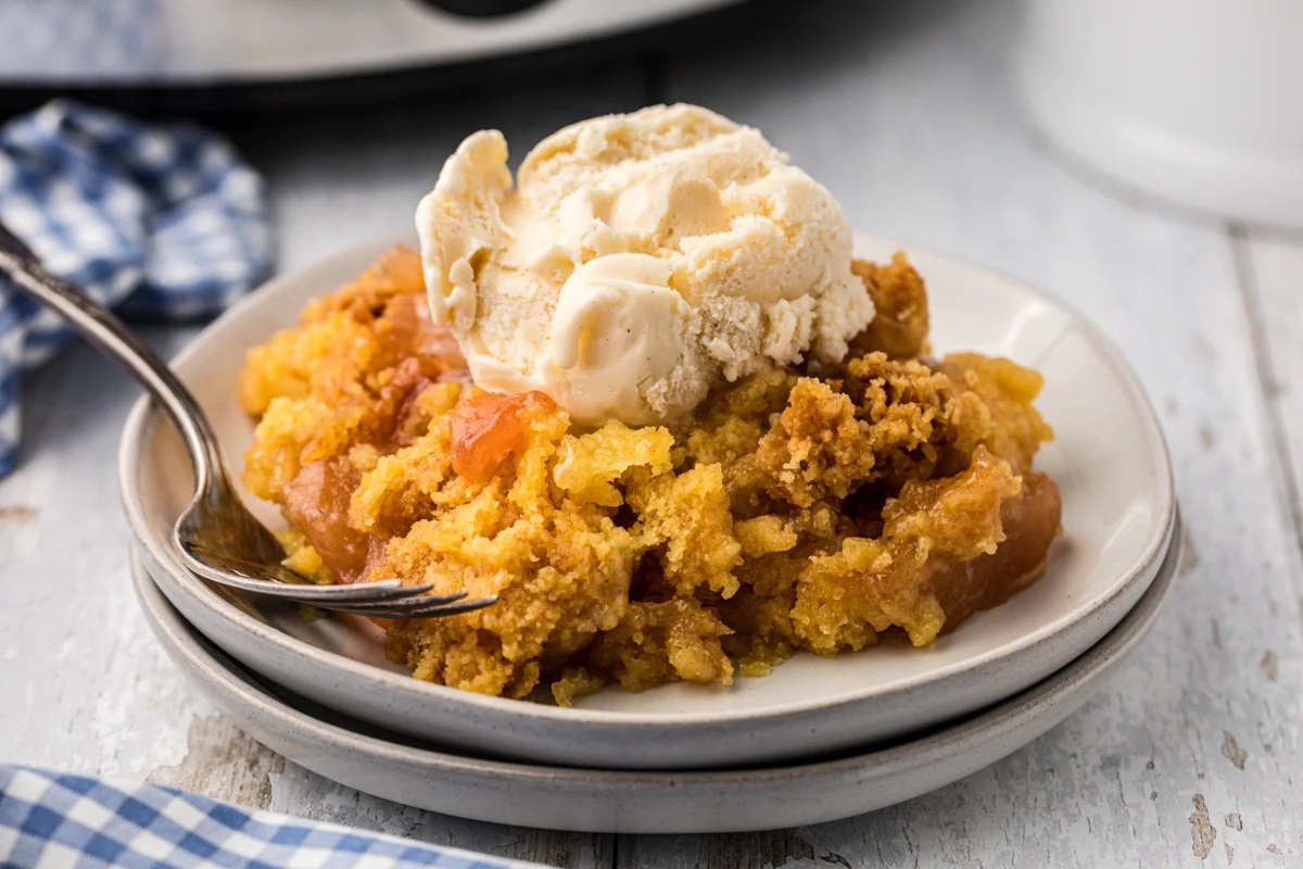 slow-cooker-apple-dump-cake-recipe