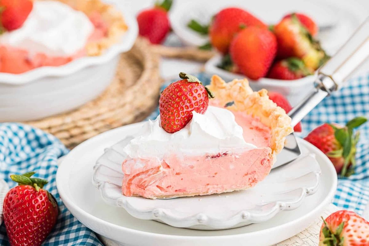 Strawberry Cream Pie Recipe | Dirty Dishes Messy Kisses