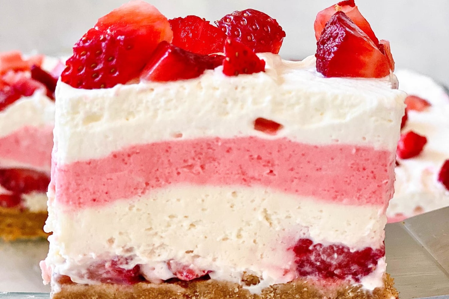 strawberry-delight-cake-recipe