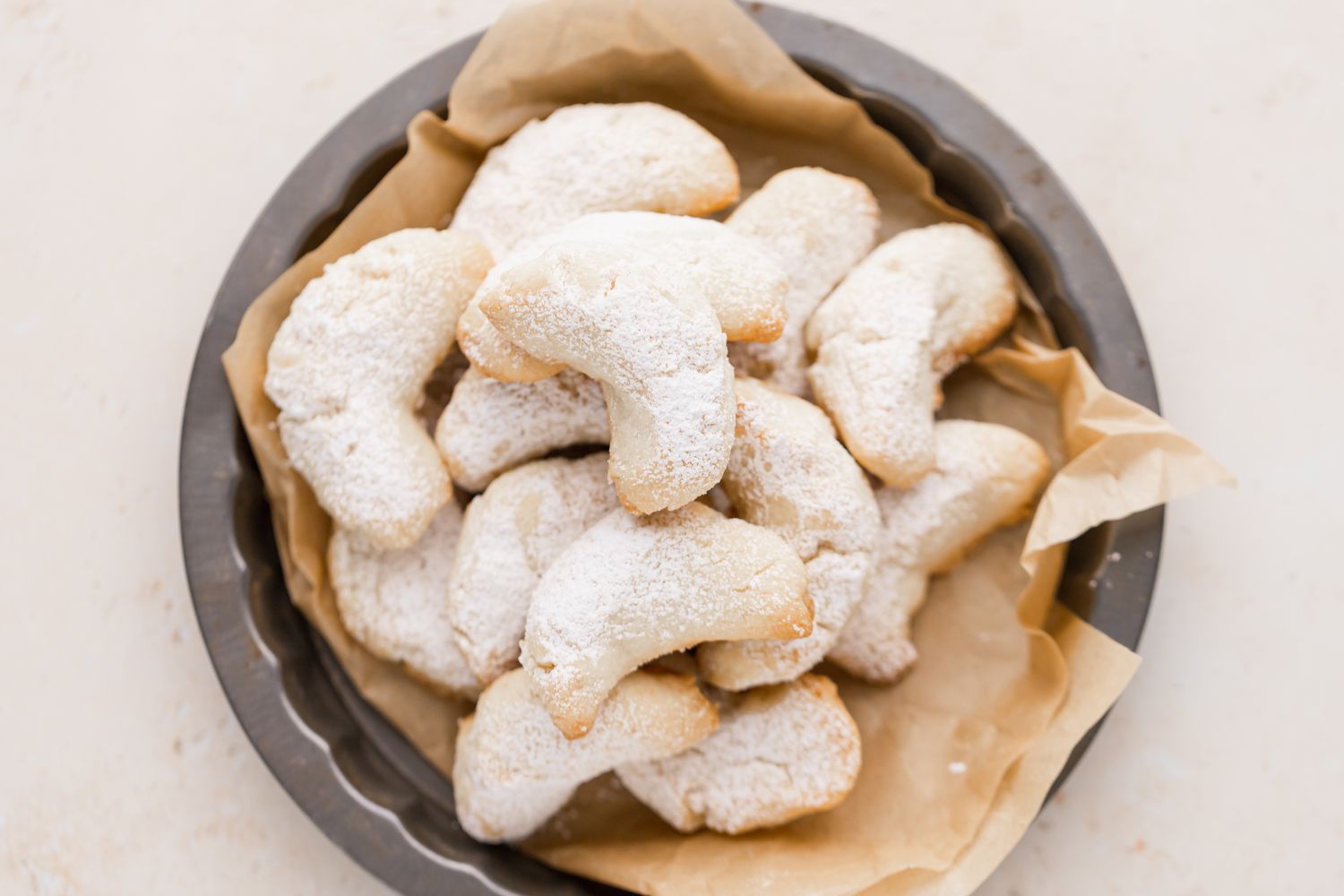 almond-crescent-cookies-recipe