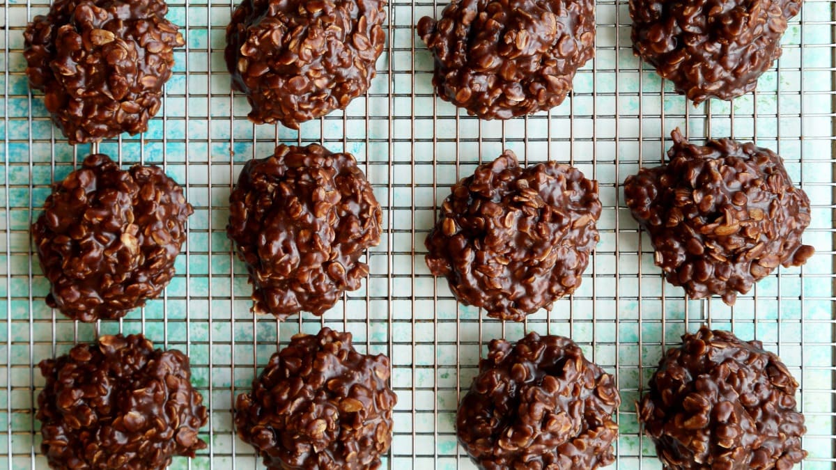 No-Bake Chocolate Oatmeal Drop Cookies Recipe | Dirty Dishes Messy Kisses