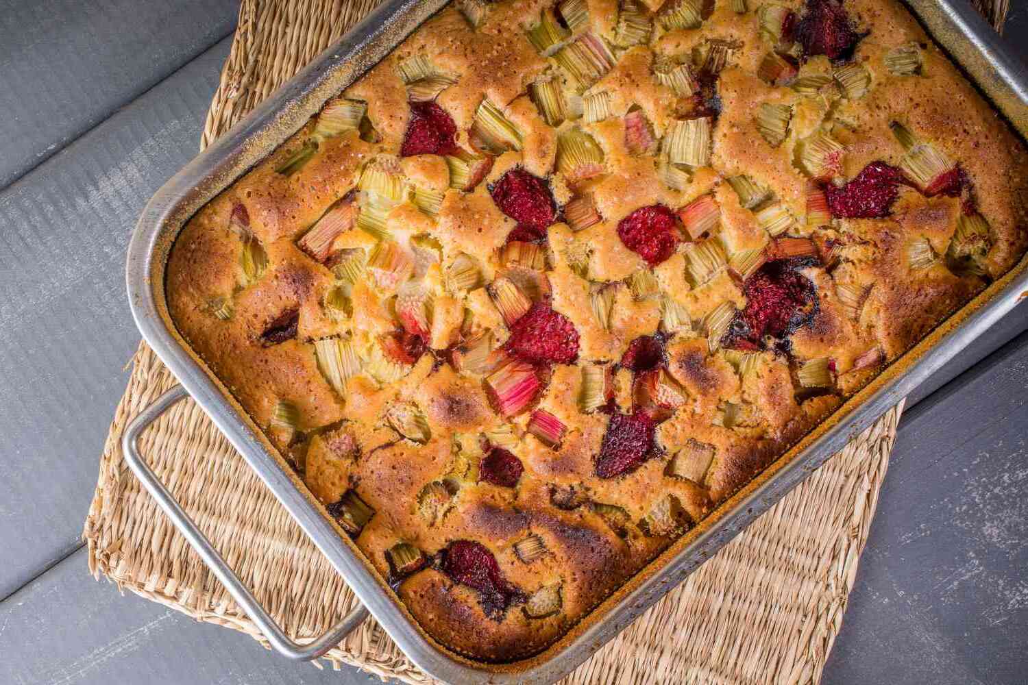 rhubarb-and-strawberry-dump-cake-recipe