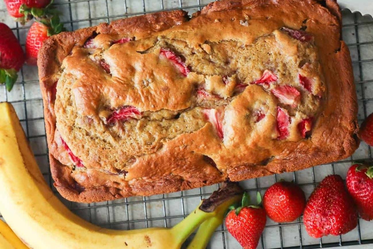 strawberry-banana-bread-with-nuts-recipe