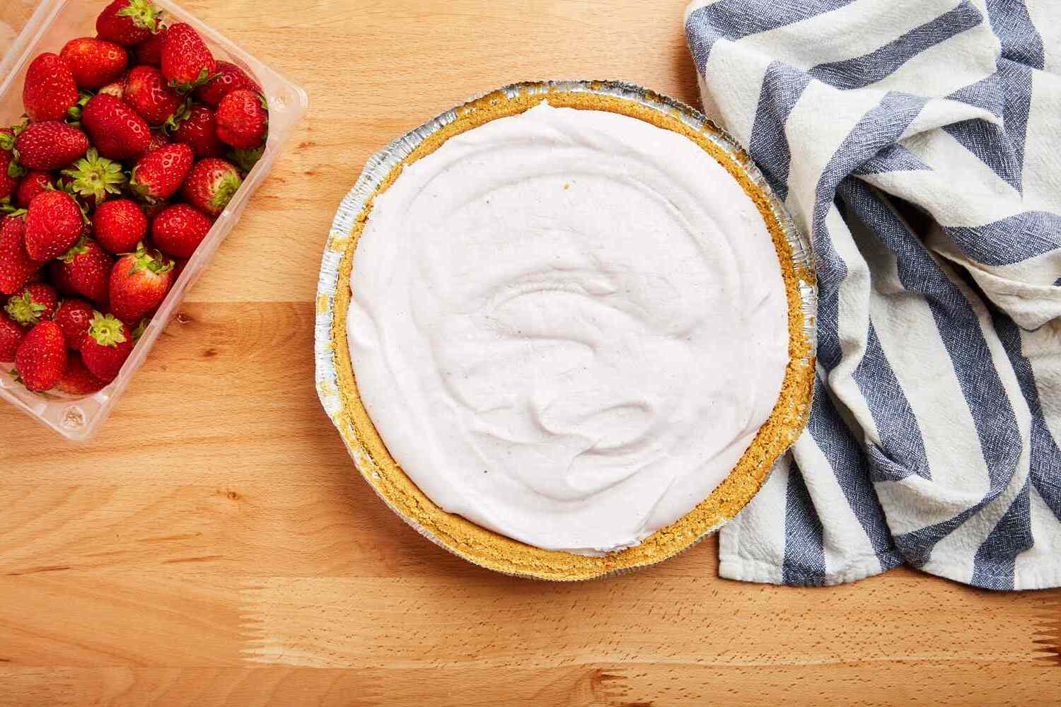 strawberry-yogurt-pie-recipe