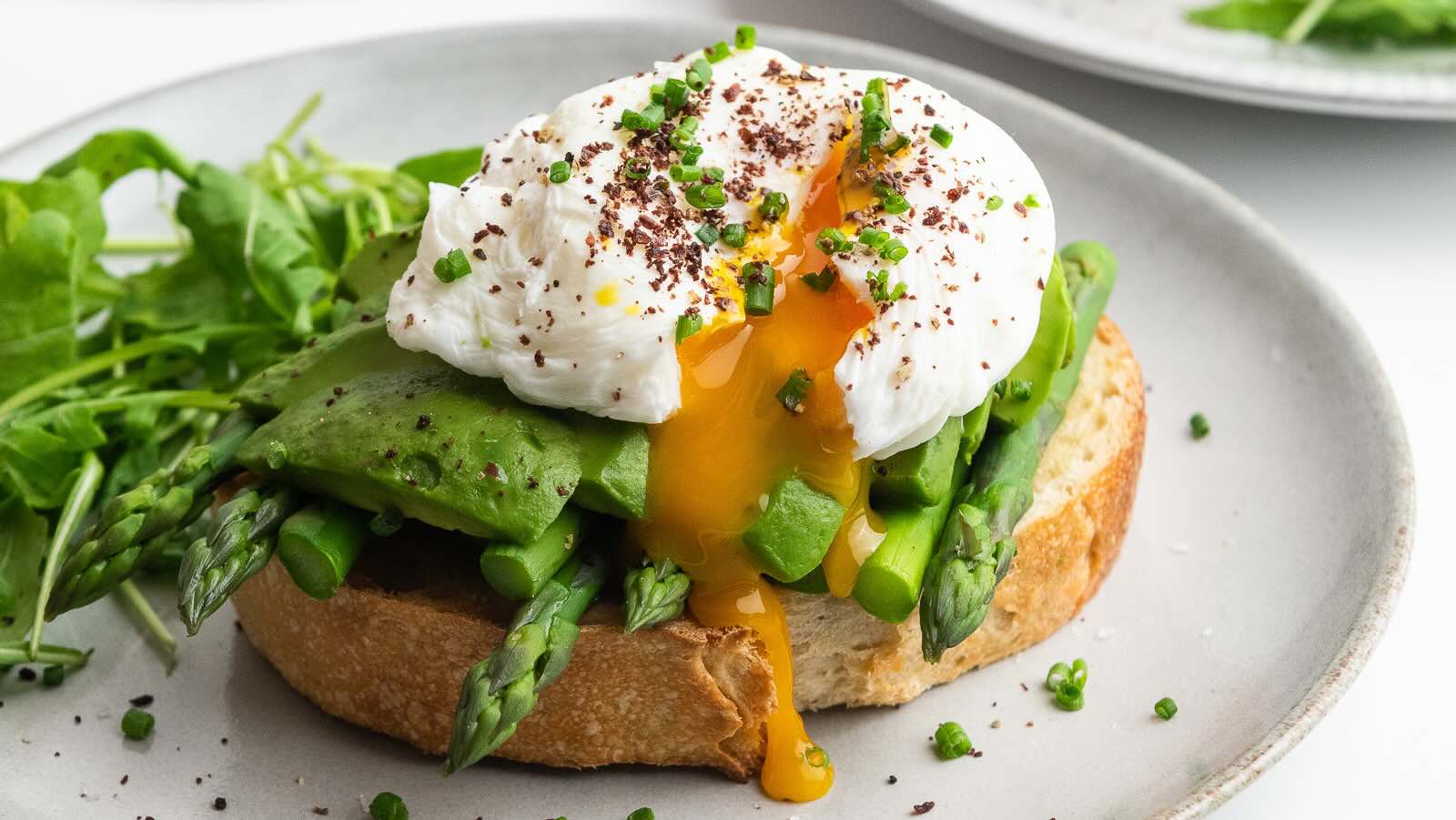 avocado-toast-with-poached-eggs-recipe