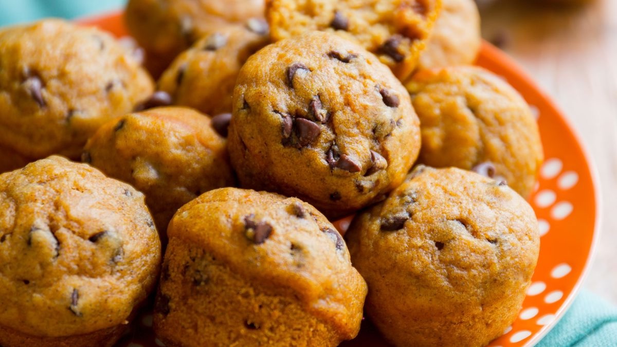 pumpkin-chocolate-chip-muffins-recipe