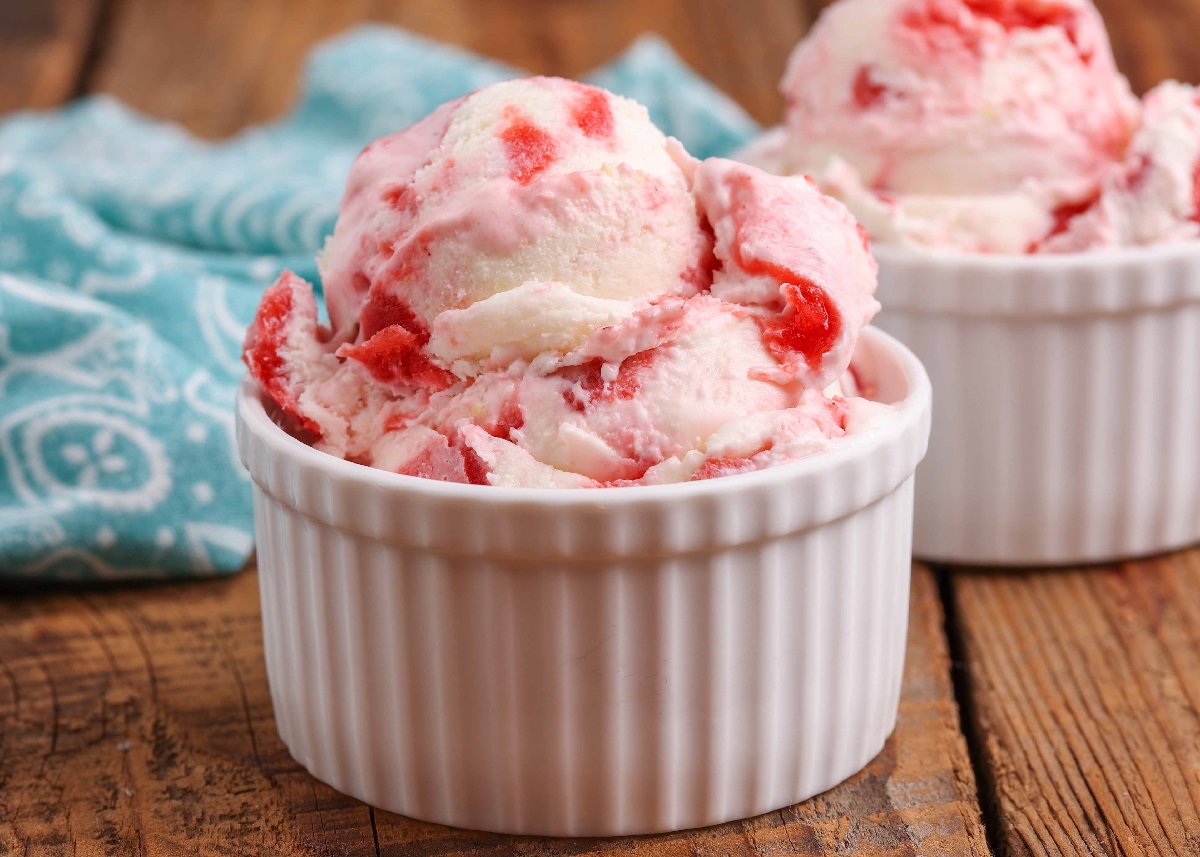 strawberry-cheesecake-ice-cream-recipe