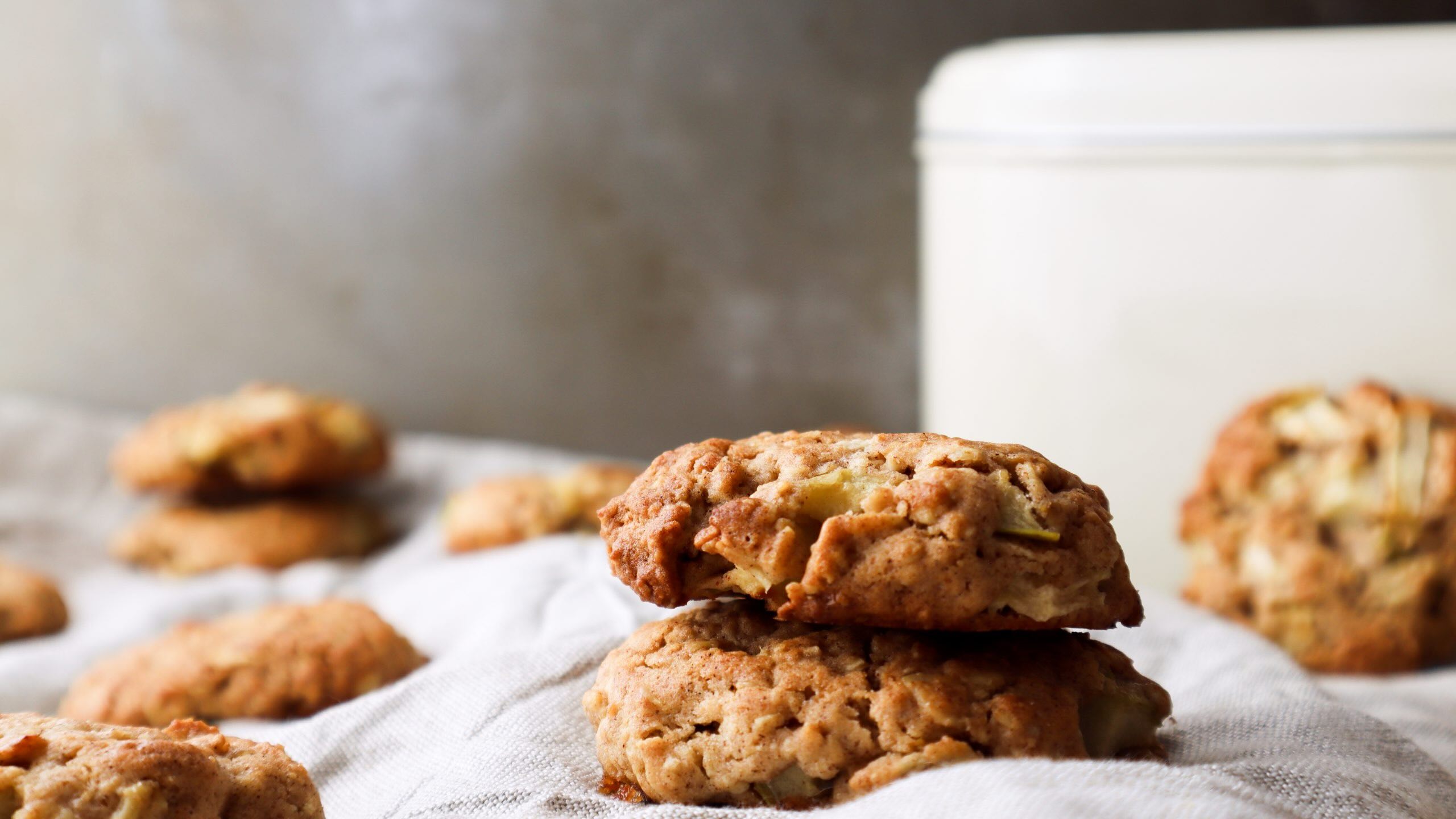 apple-cinnamon-oatmeal-cookies-recipe