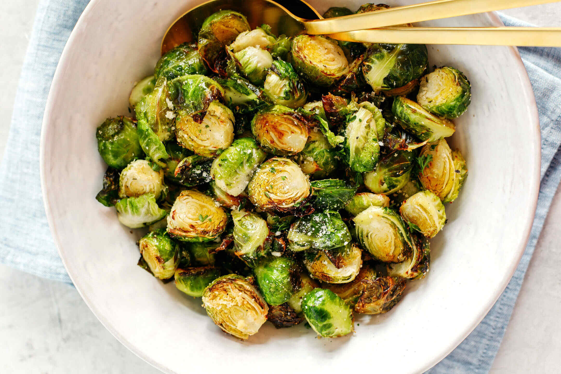 garlic-parmesan-air-fryer-brussels-sprouts-recipe