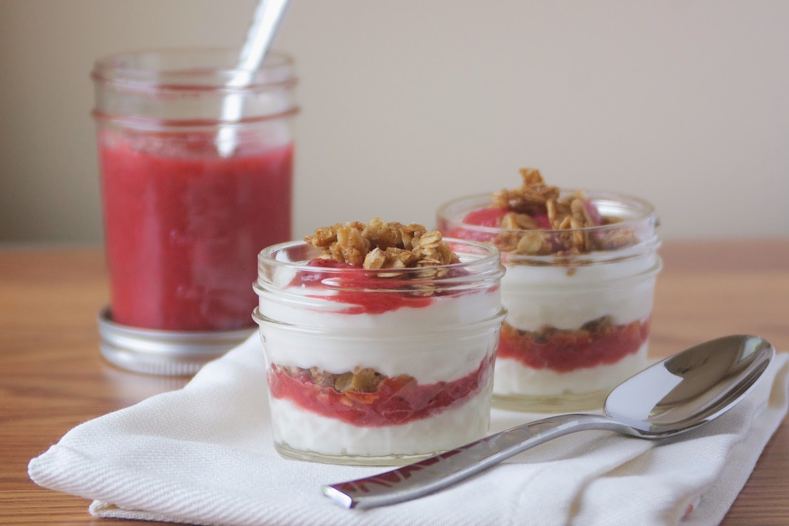 strawberry-rhubarb-parfait-recipe