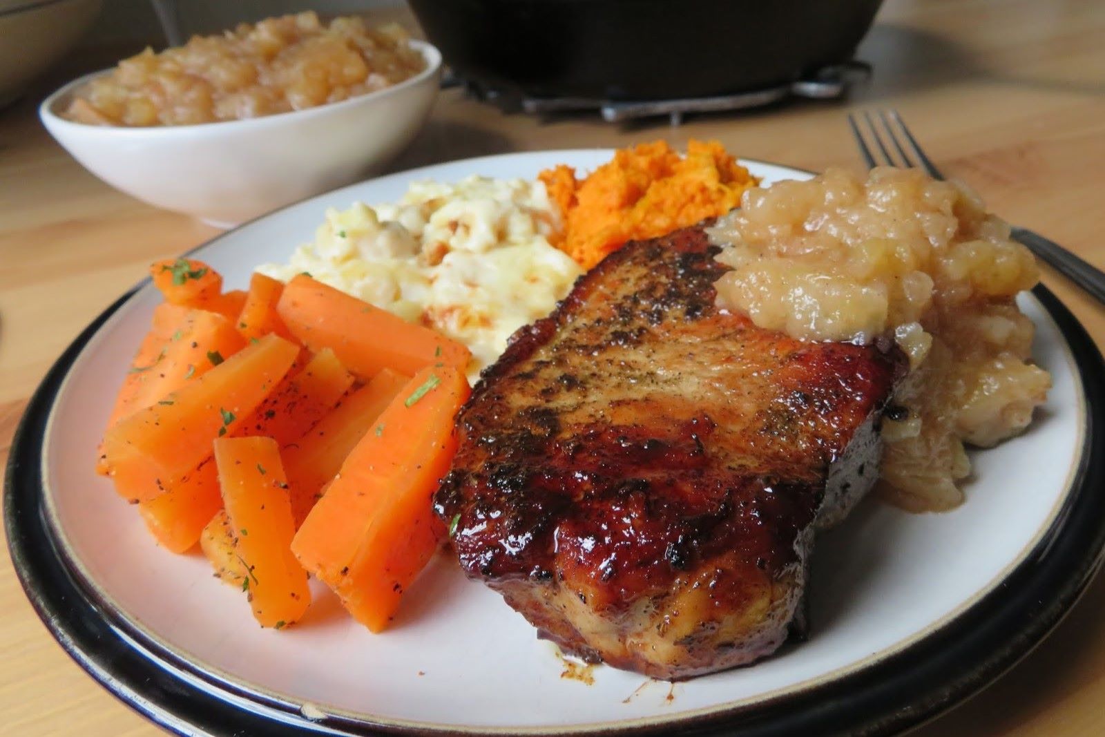 applesauce-pork-chops-recipe