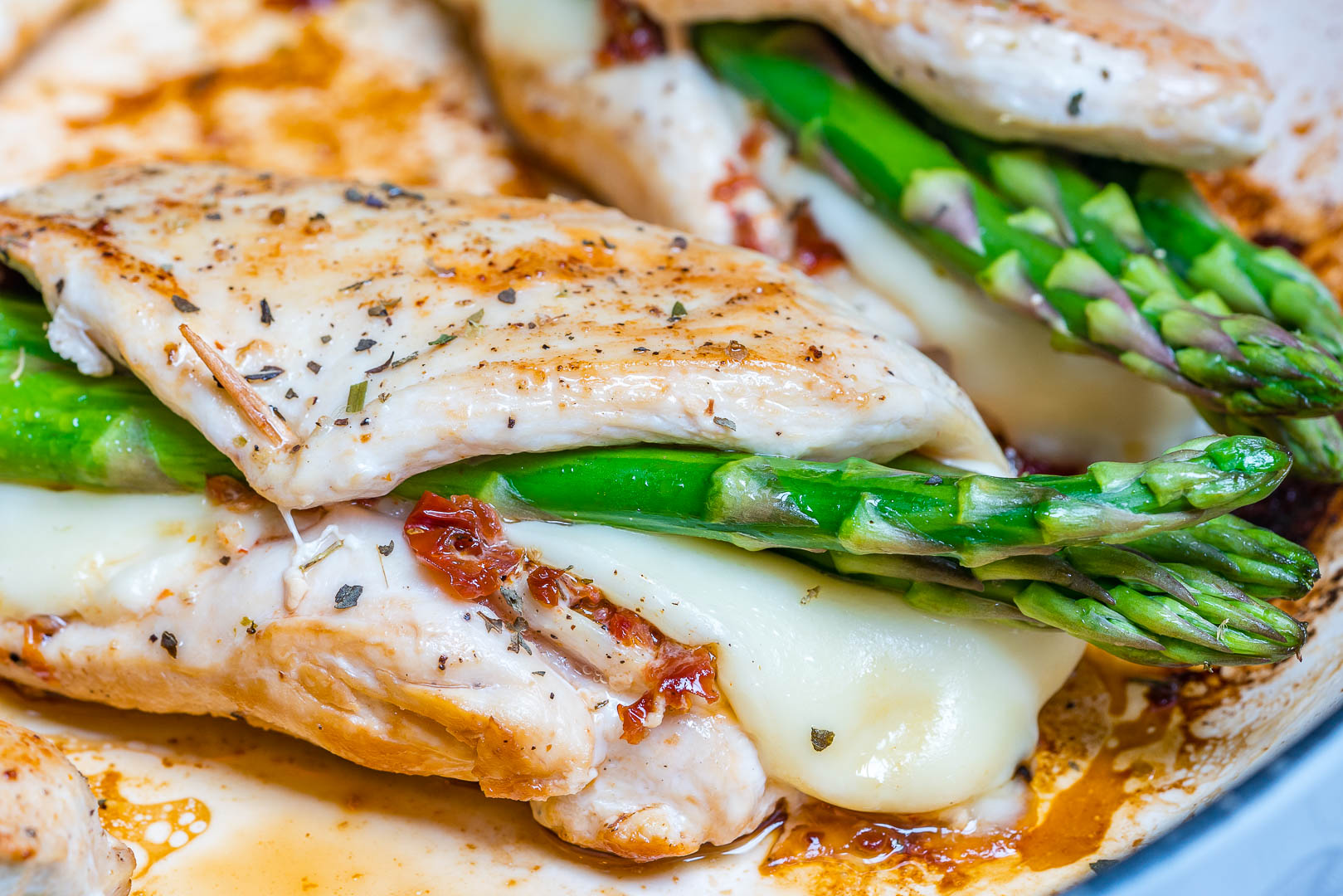 asparagus-and-mozzarella-stuffed-chicken-recipe