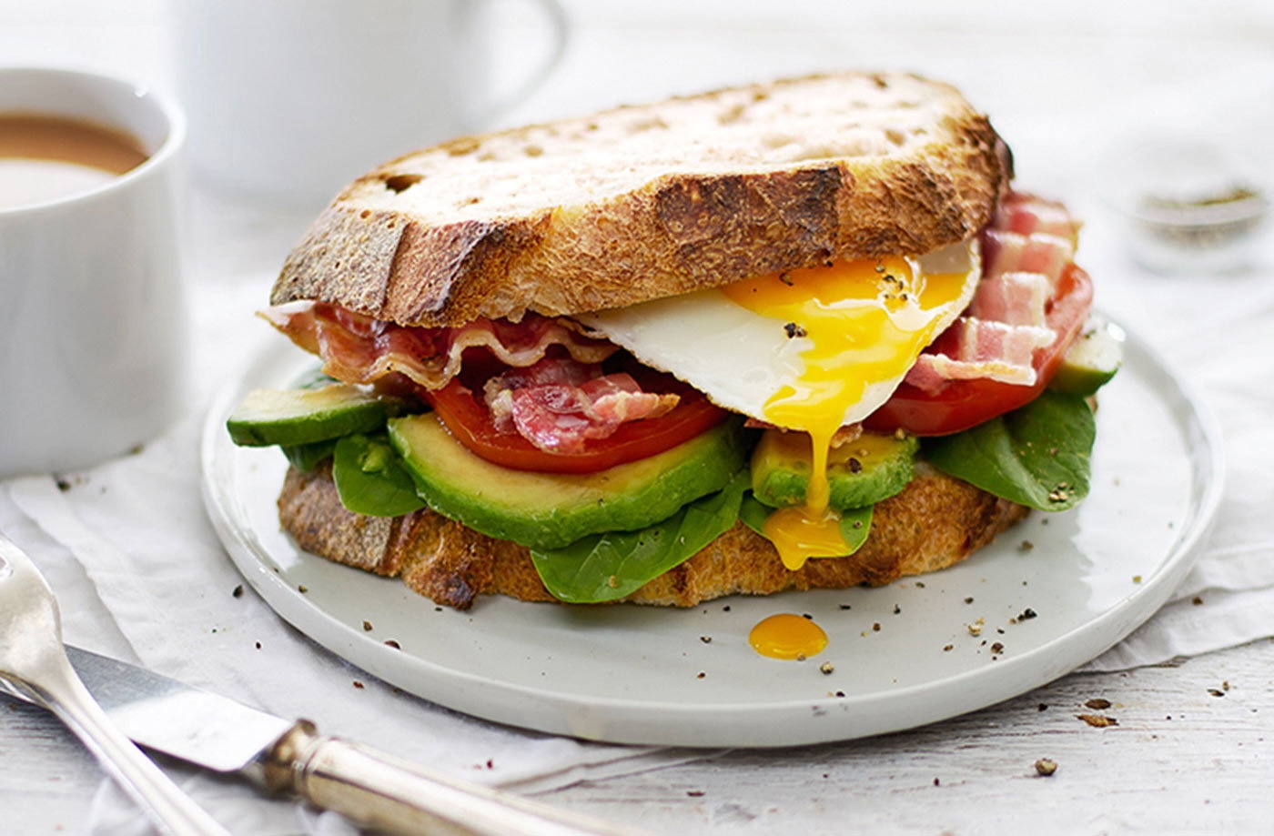 avocado-and-egg-breakfast-sandwich-recipe