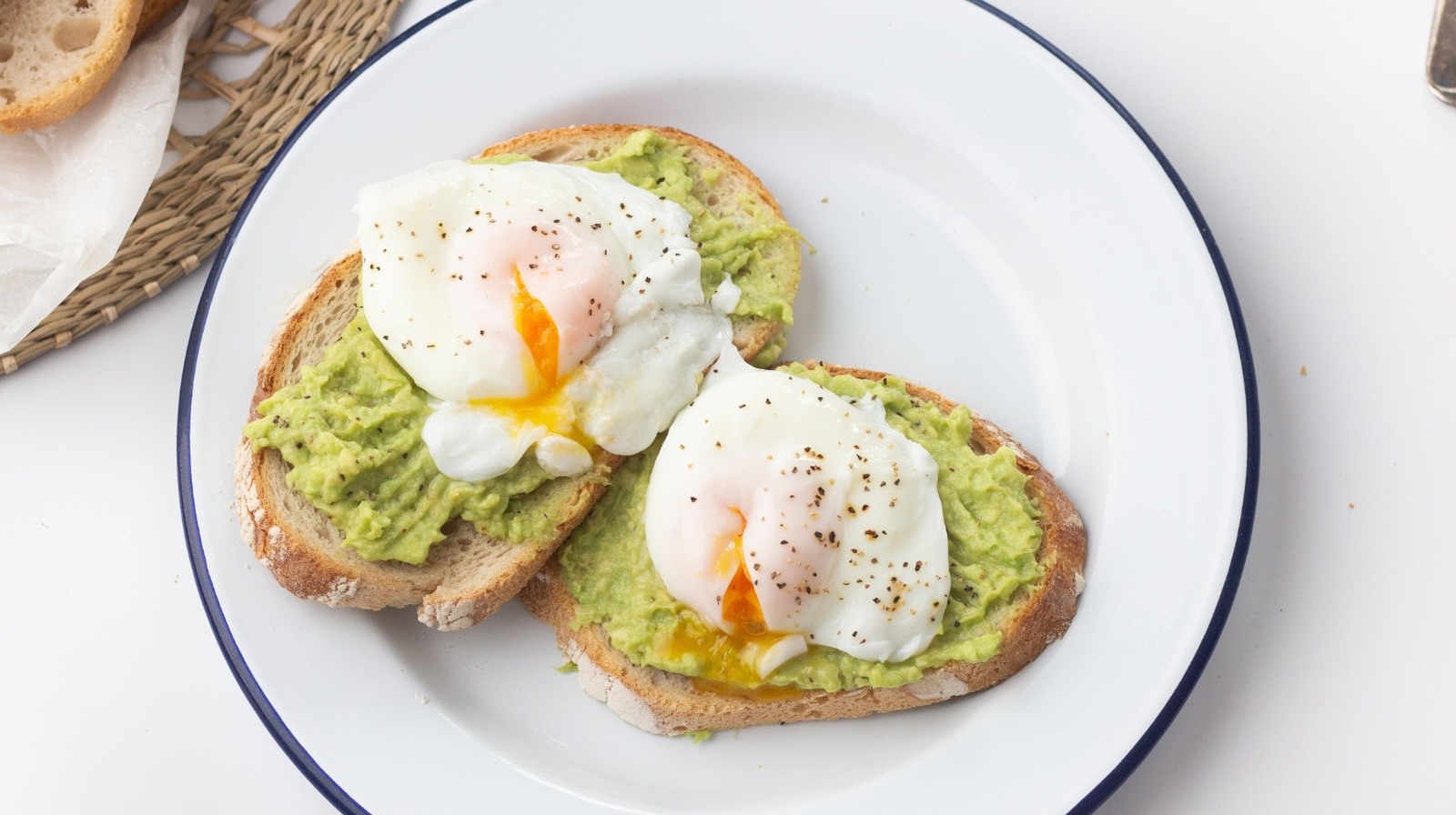 avocado-toast-with-egg-recipe