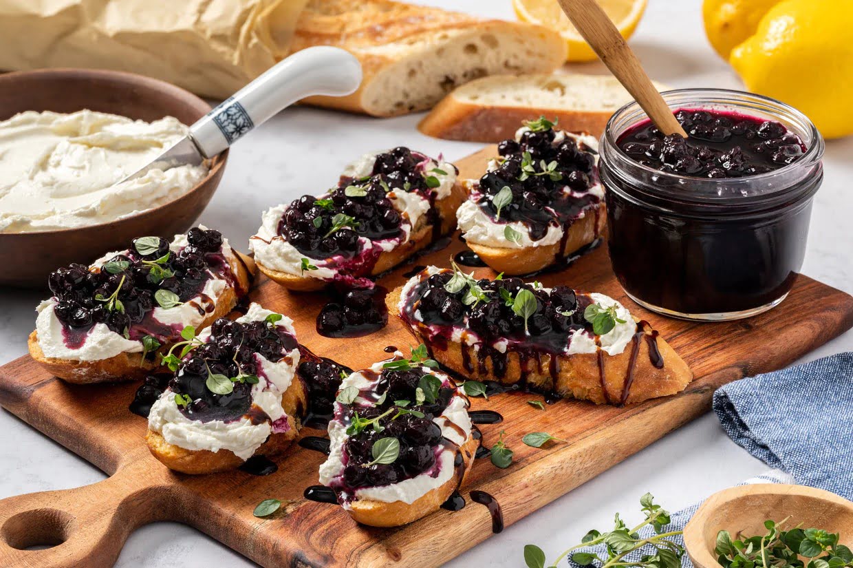 blueberry-goat-cheese-crostini-recipe