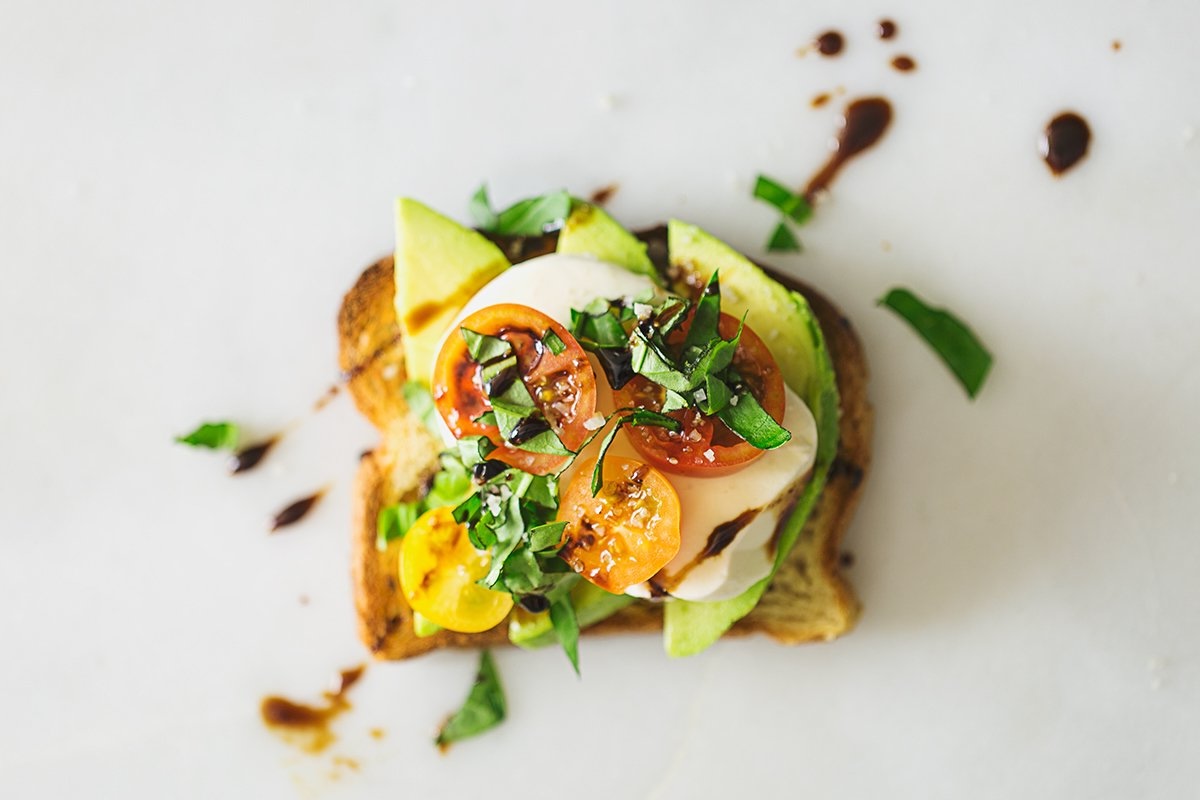caprese-avocado-toast-recipe