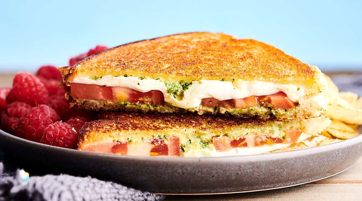 caprese-grilled-cheese-recipe