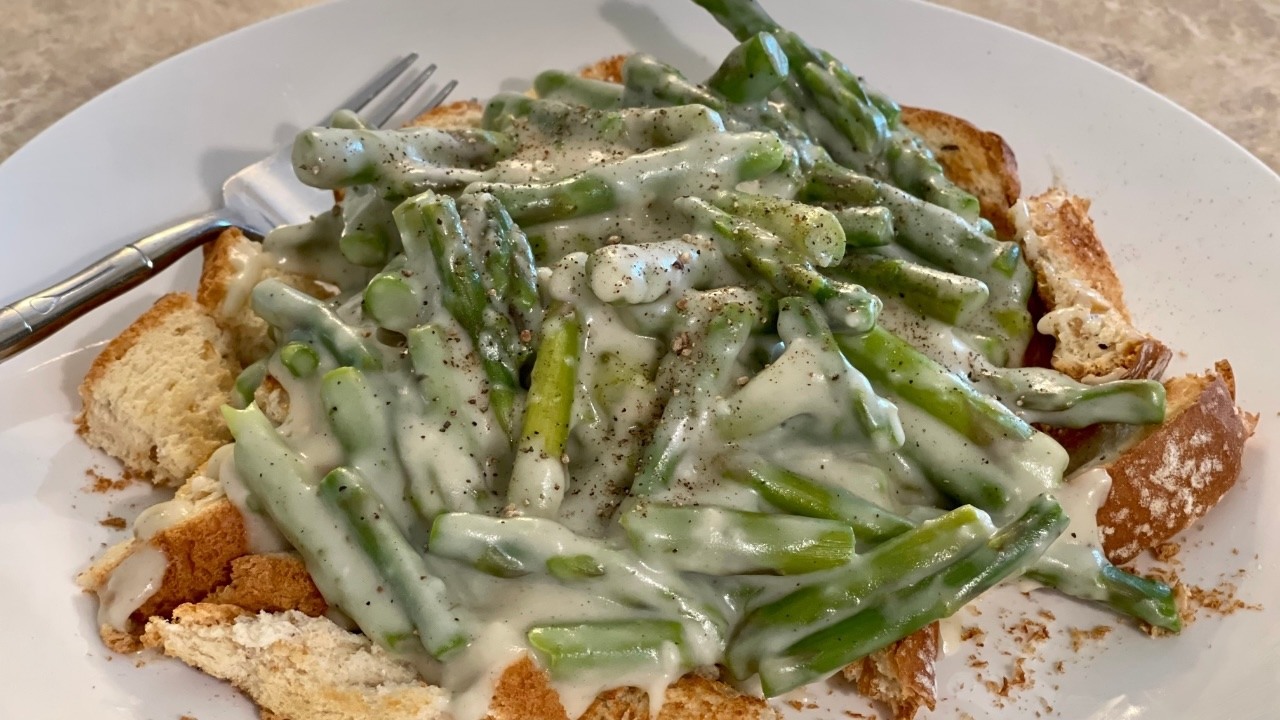 creamed-asparagus-on-toast-recipe