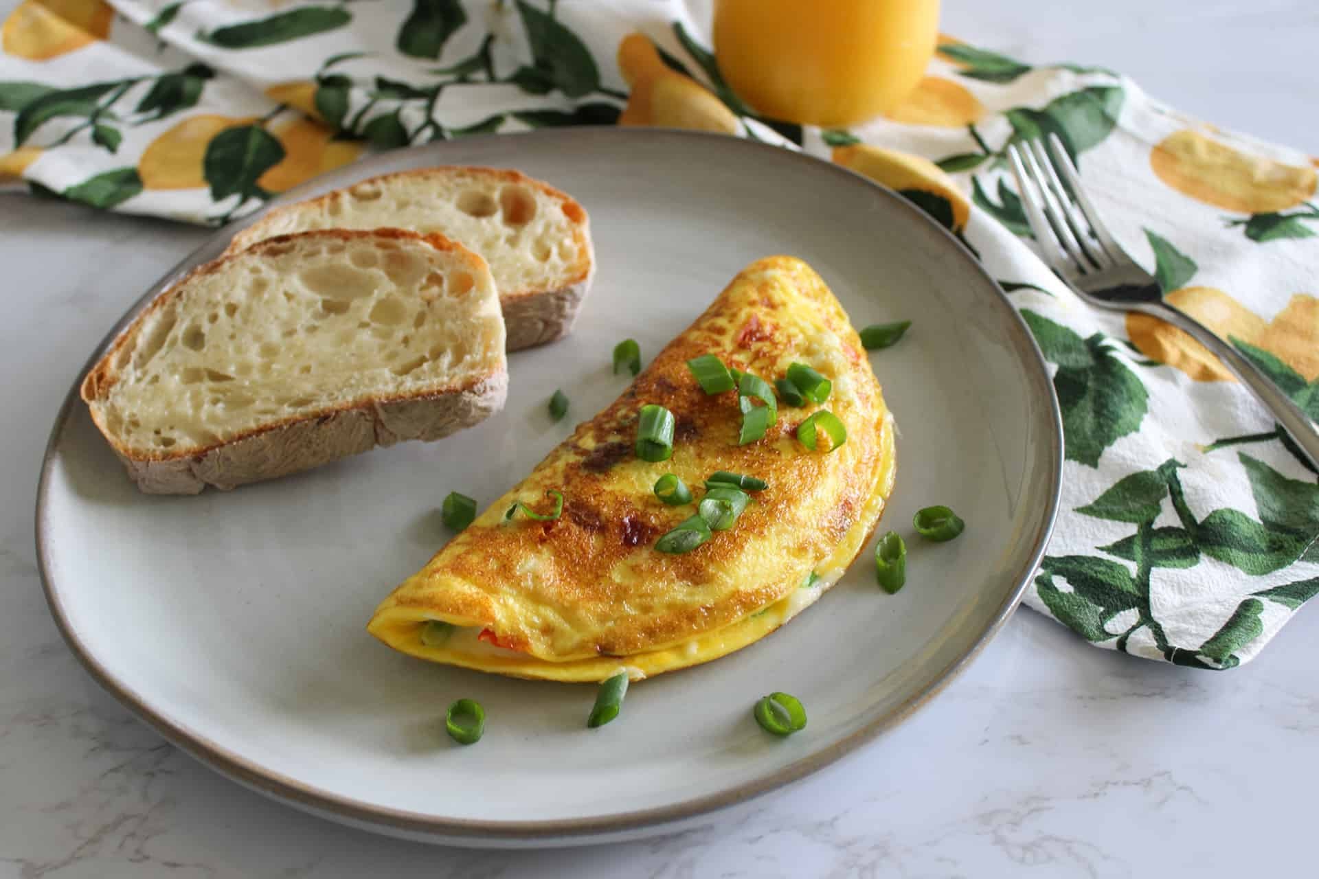 mushroom-scallion-and-cheese-omelet-recipe