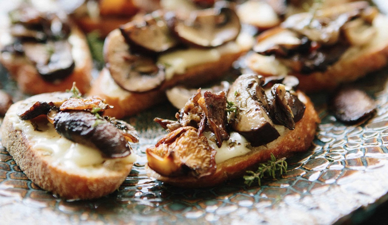 mushroom-thyme-crostini-recipe