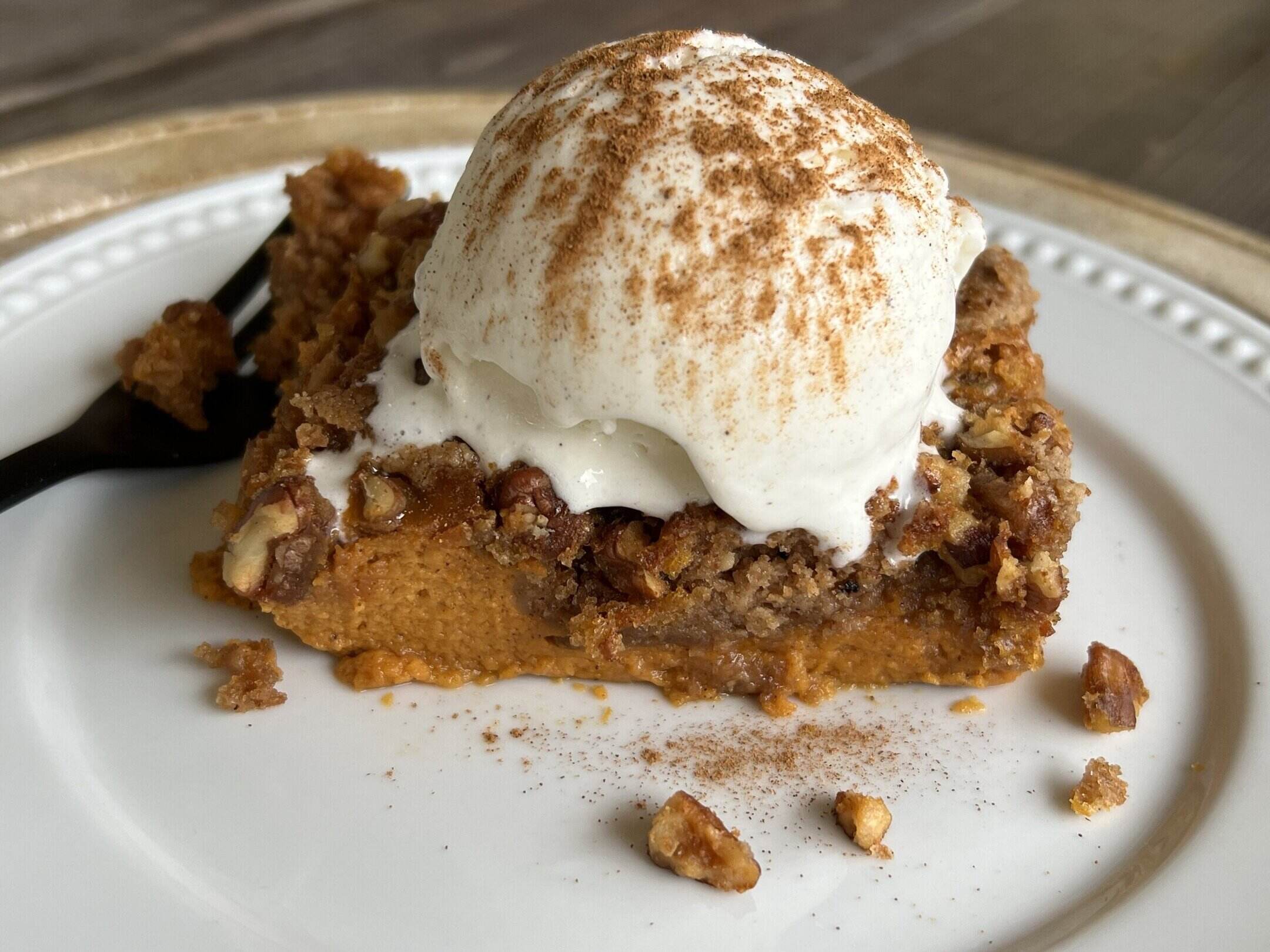 pumpkin-spice-dump-cake-recipe