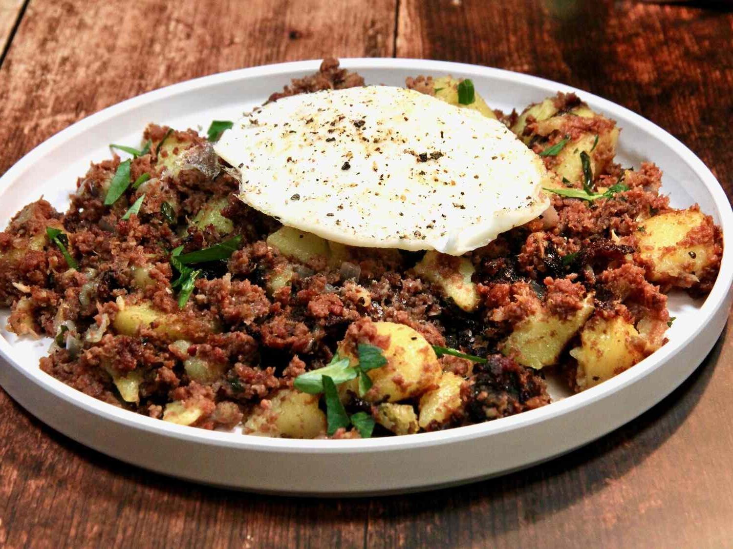 skillet-corned-beef-hash-breakfast-recipe