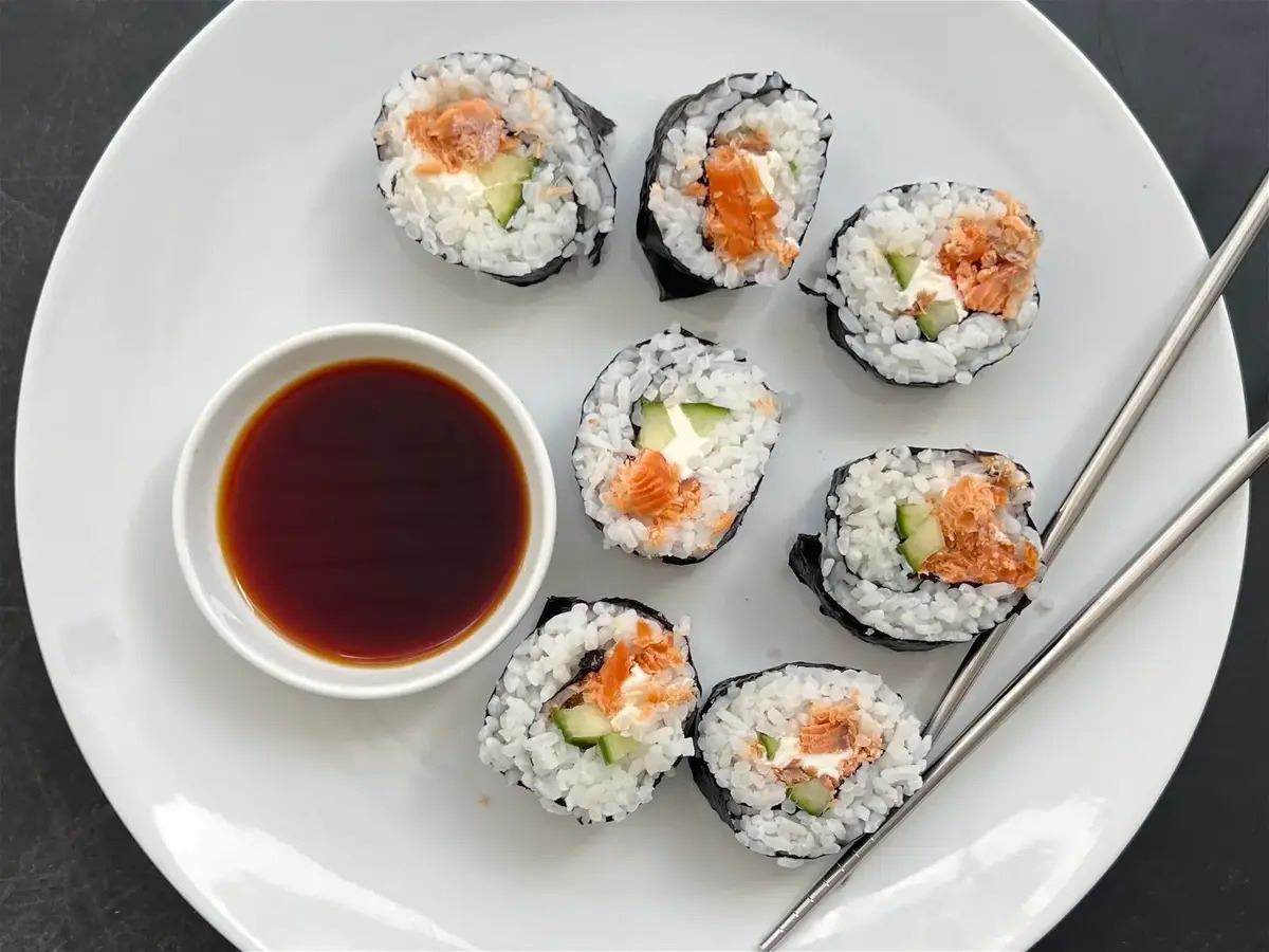 smoked-salmon-sushi-roll-recipe