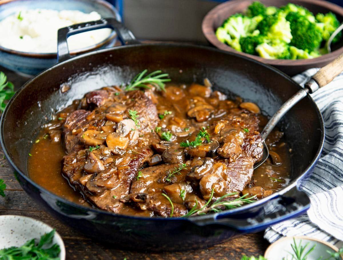 smothered-round-steak-with-gravy-recipe