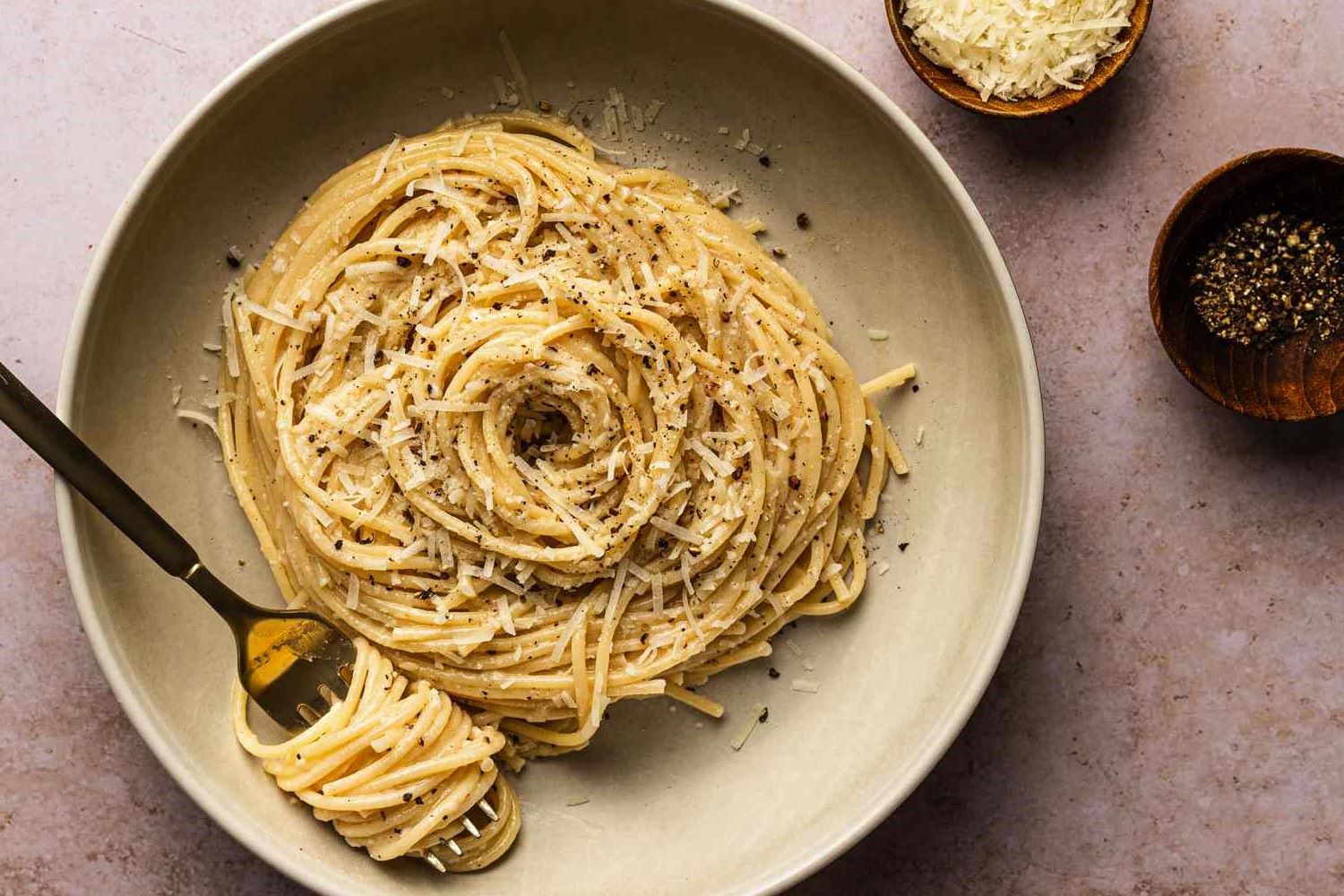 spaghetti-cacio-e-pepe-recipe
