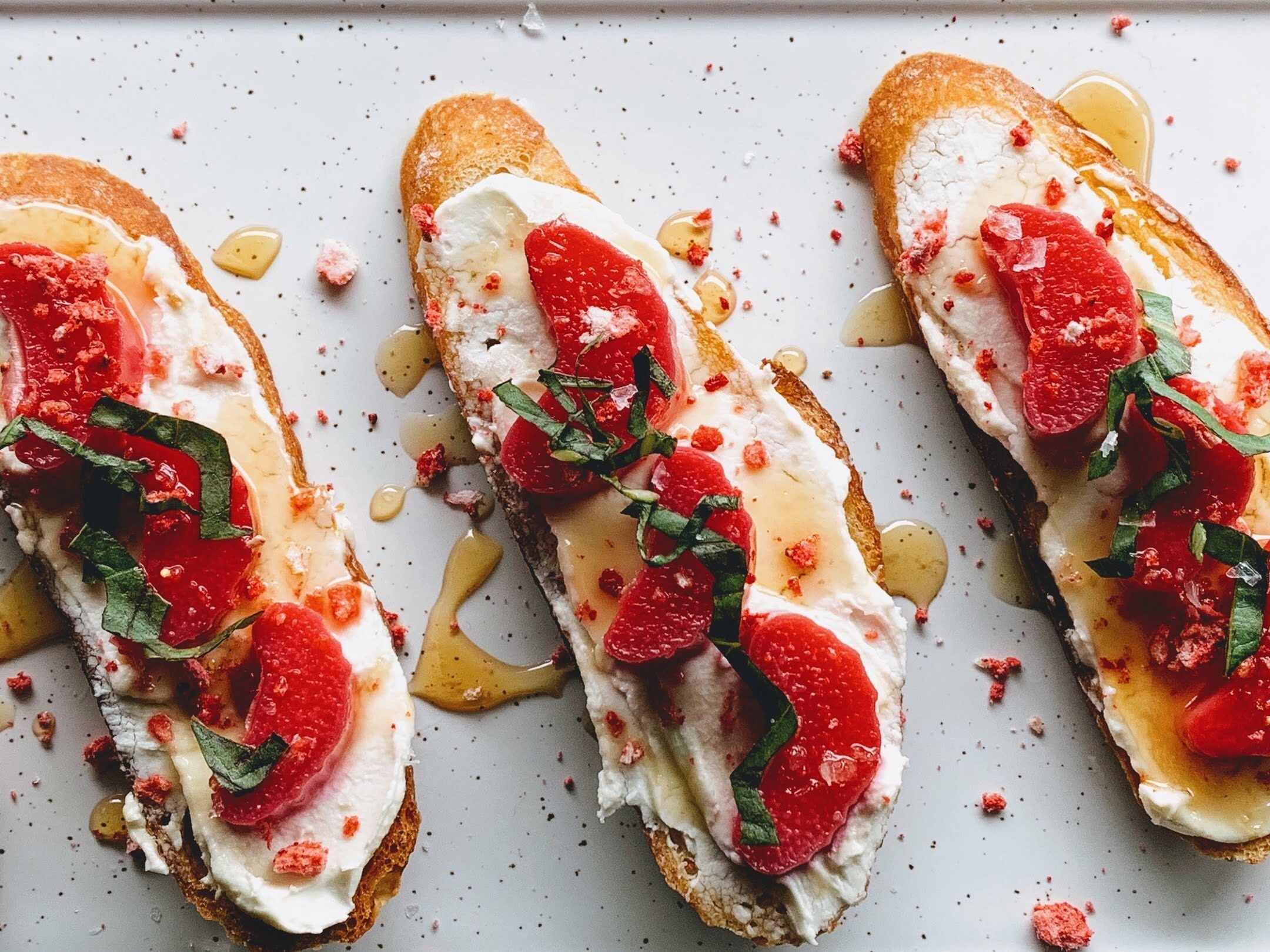strawberry-rhubarb-crostini-recipe