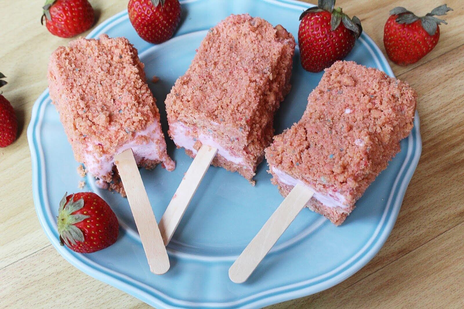 strawberry-shortcake-ice-cream-bars-recipe
